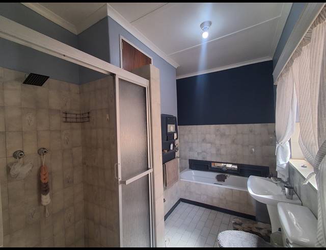 3 BEDROOM FREESTANDING FOR SALE IN STILFONTEIN EXT 4
